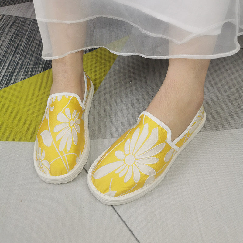 Handmade Floral Embroidered Cotton Slip-On Shoes – Breathable & Comfortable
